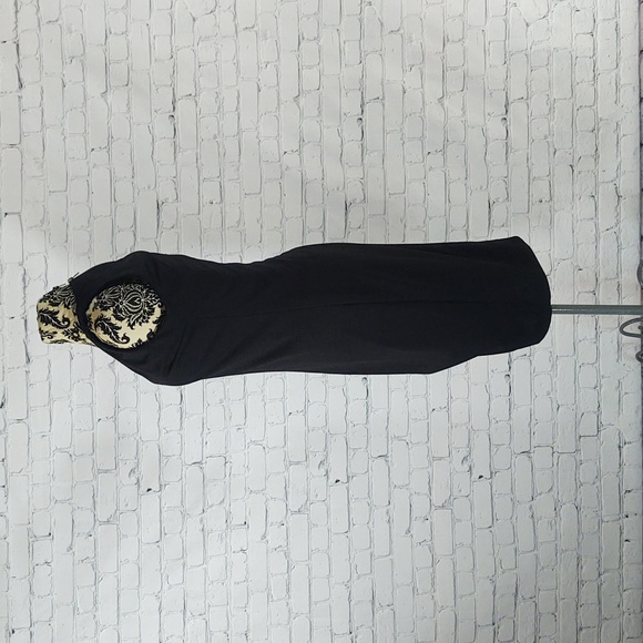 The Limited Size M Sleeveless V-Neck Cocktail Dress with Gold Zipper - Picture 5 of 10